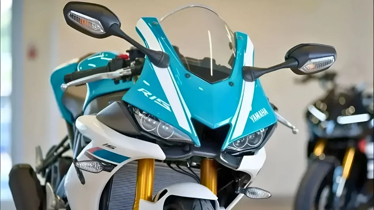 New Yamaha R15 V5 Pushes Entry-Level Sportbikes to a New High